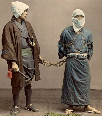 Okappiki with a prisoner